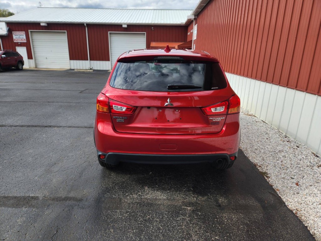 2017 Mitsubishi Outlander Image 2