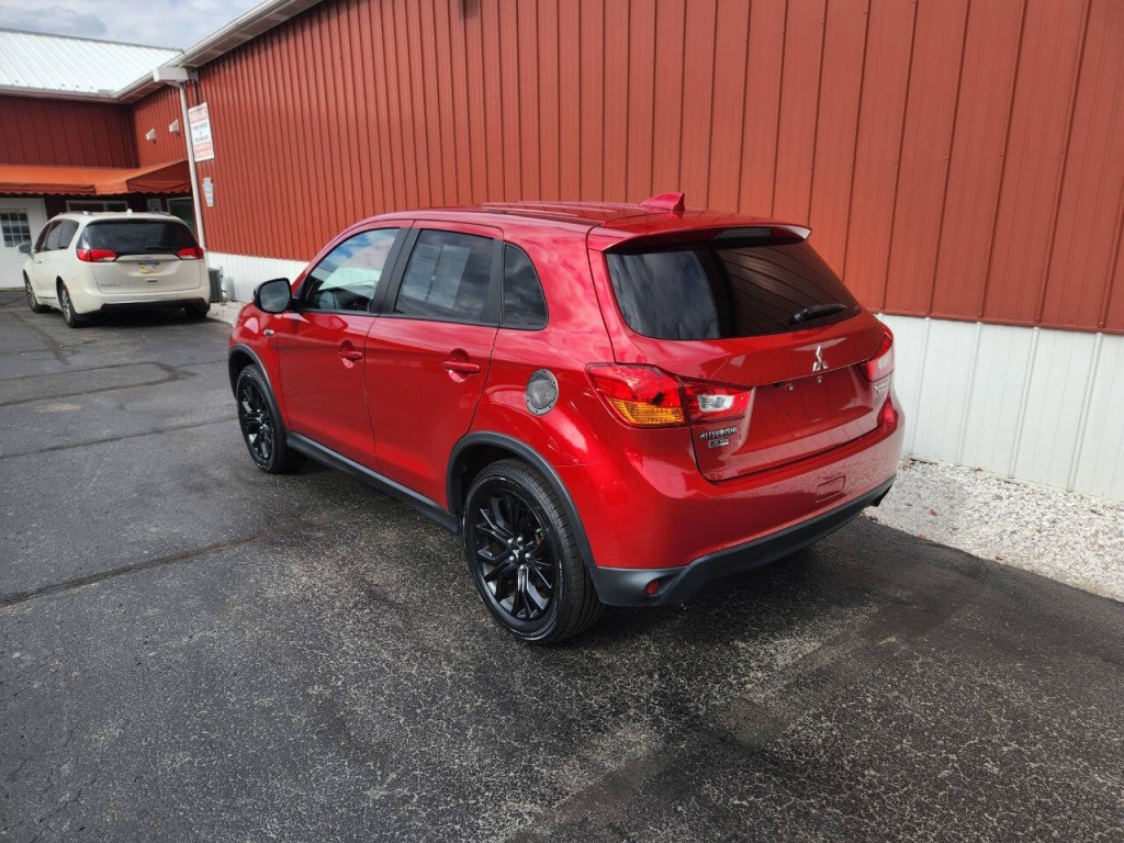 2017 Mitsubishi Outlander Image 3