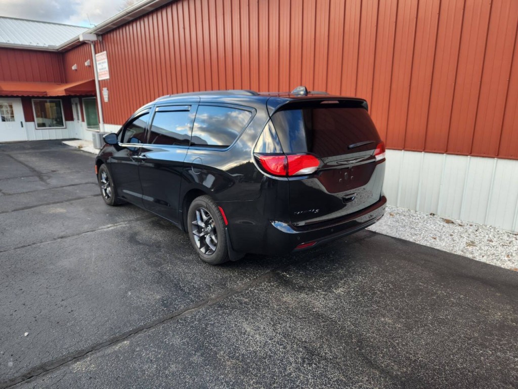 2020 Chrysler Pacifica Image 3