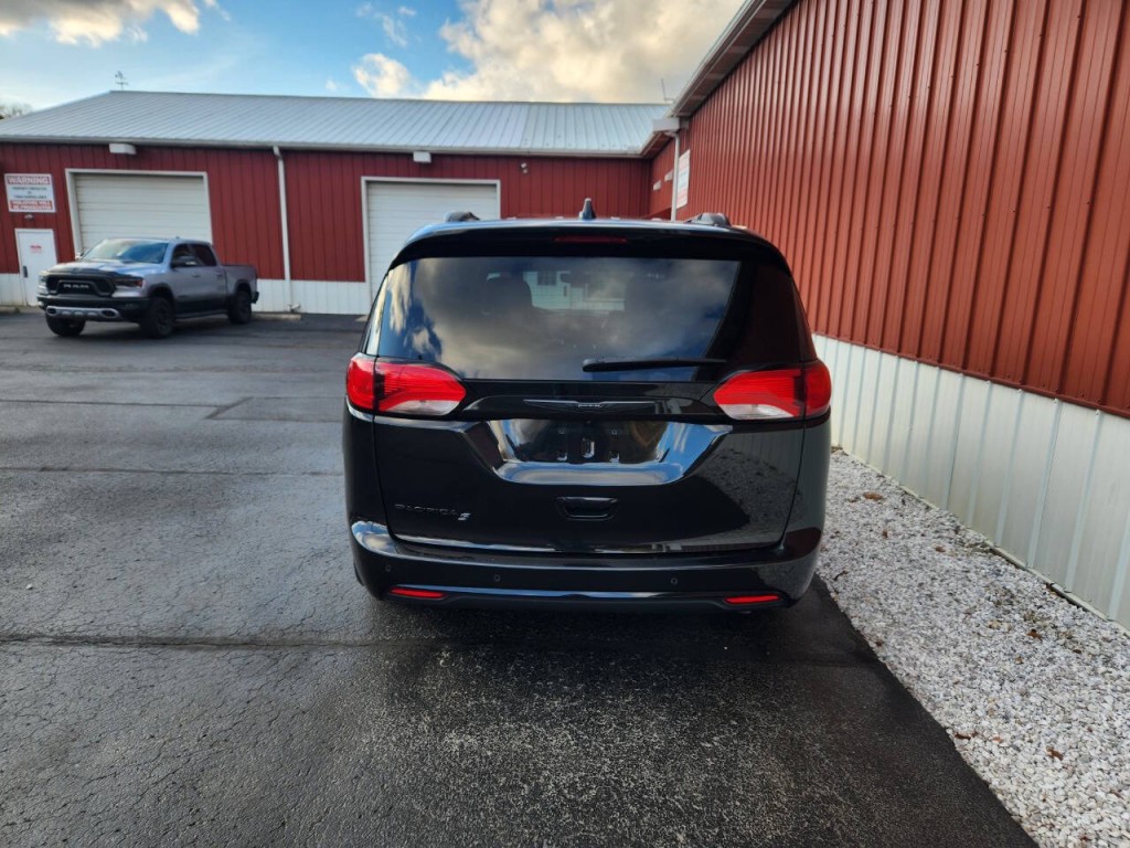 2020 Chrysler Pacifica Image 7