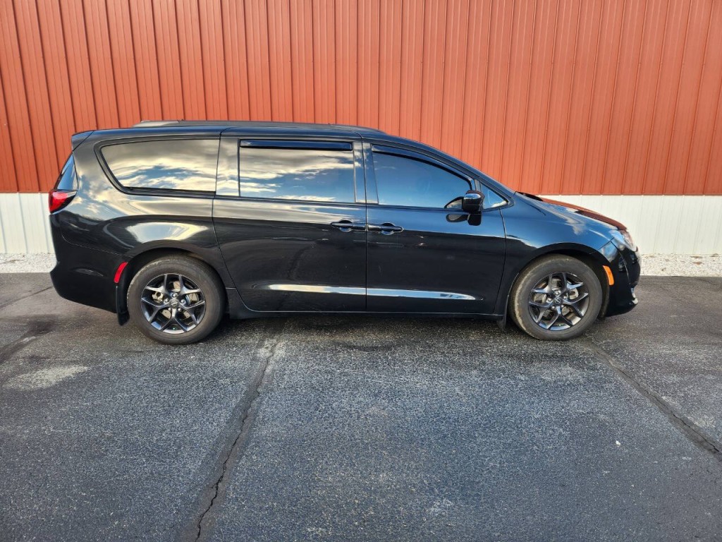 2020 Chrysler Pacifica Image 8