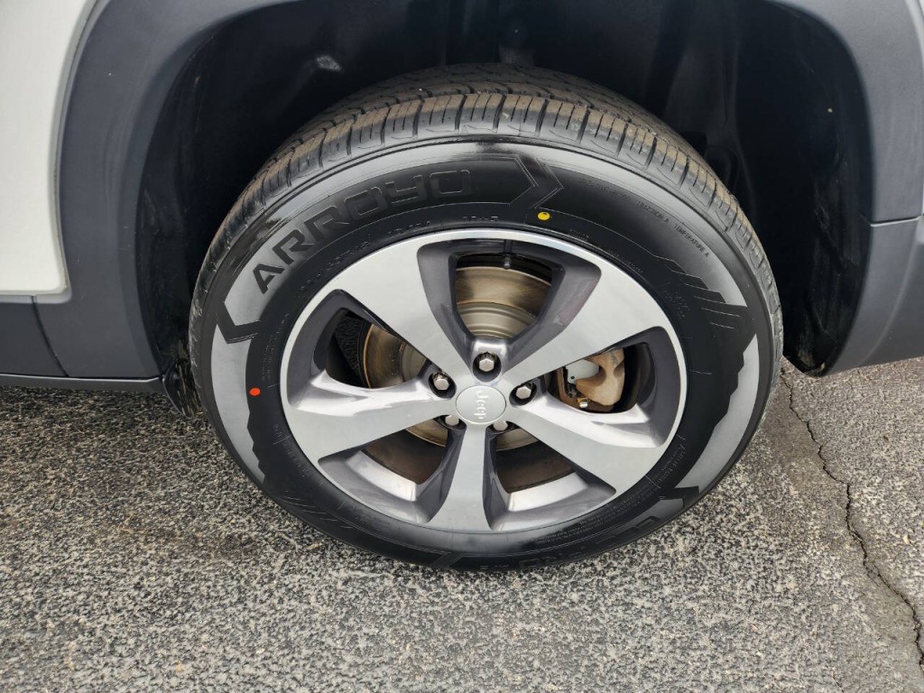 2019 Jeep Cherokee Image 6