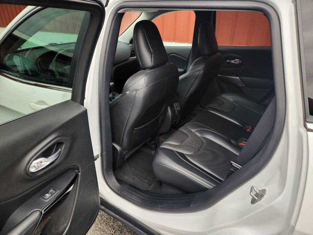 2019 Jeep Cherokee Image 11