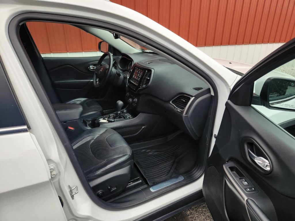 2019 Jeep Cherokee Image 24