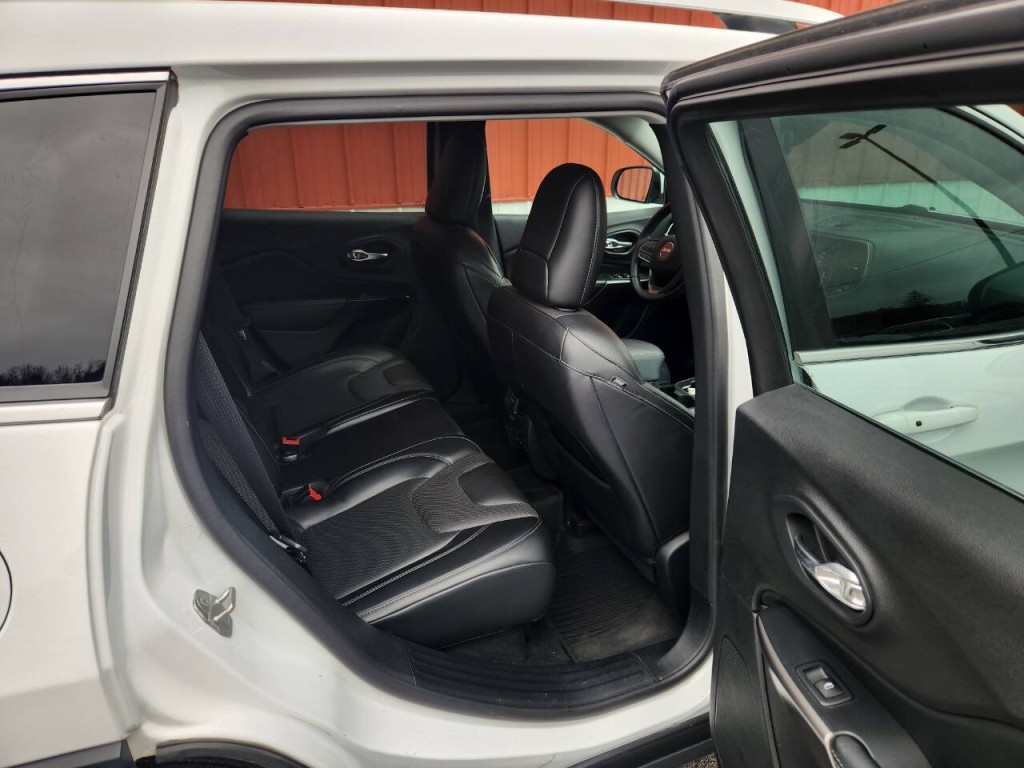 2019 Jeep Cherokee Image 25