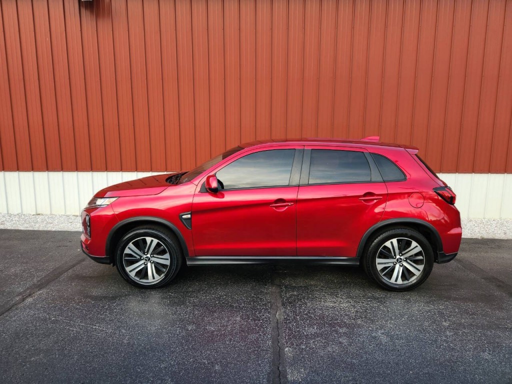 2021 Mitsubishi Outlander Image 2