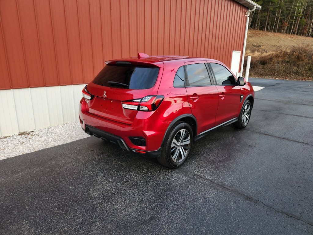 2021 Mitsubishi Outlander Image 10
