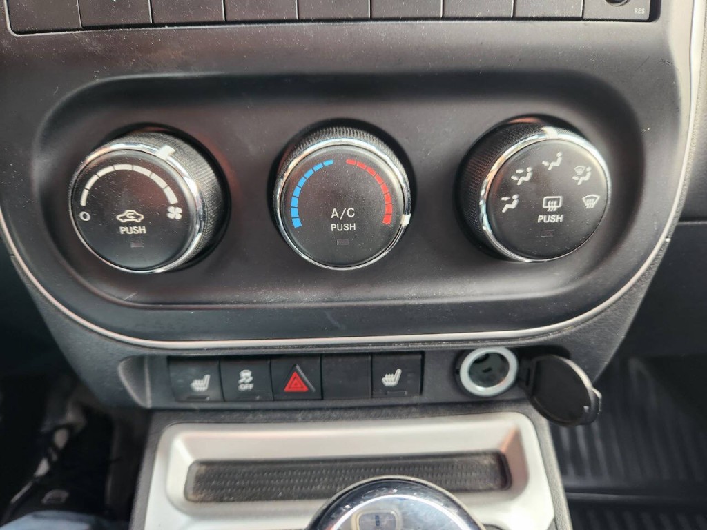 2015 Jeep Compass Image 19