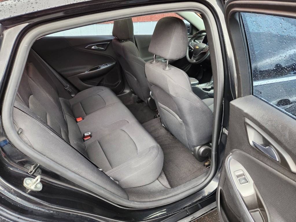 2017 Chevrolet Malibu Image 11