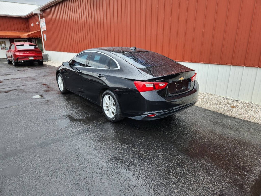 2017 Chevrolet Malibu Image 3