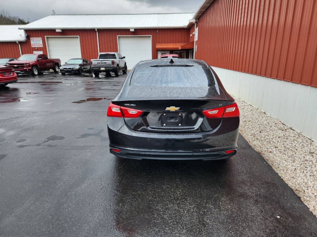 2017 Chevrolet Malibu Image 4