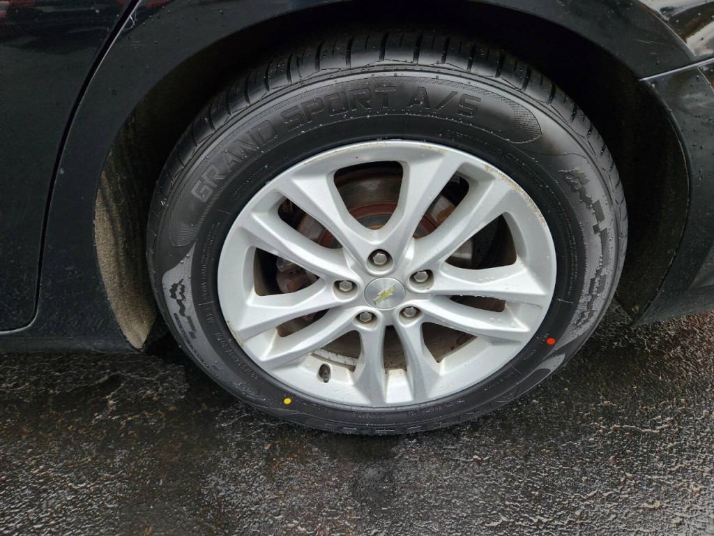 2017 Chevrolet Malibu Image 8