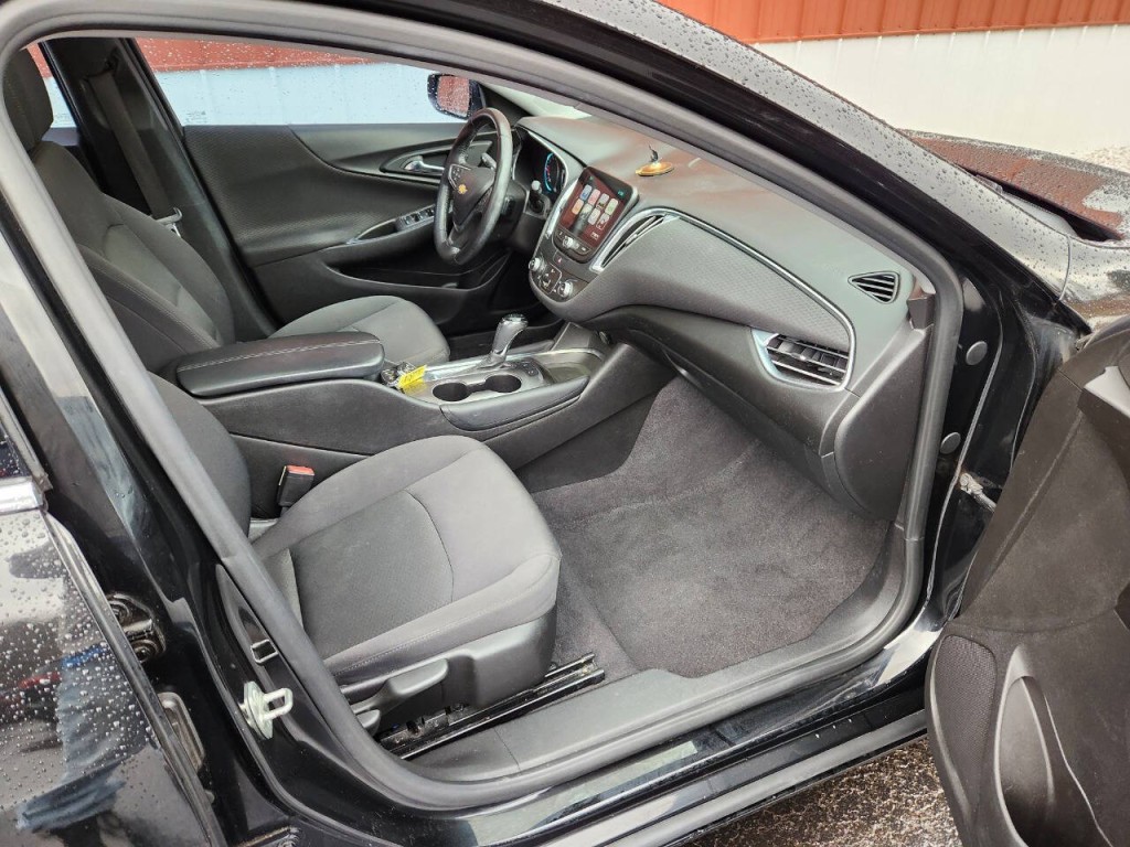 2017 Chevrolet Malibu Image 13