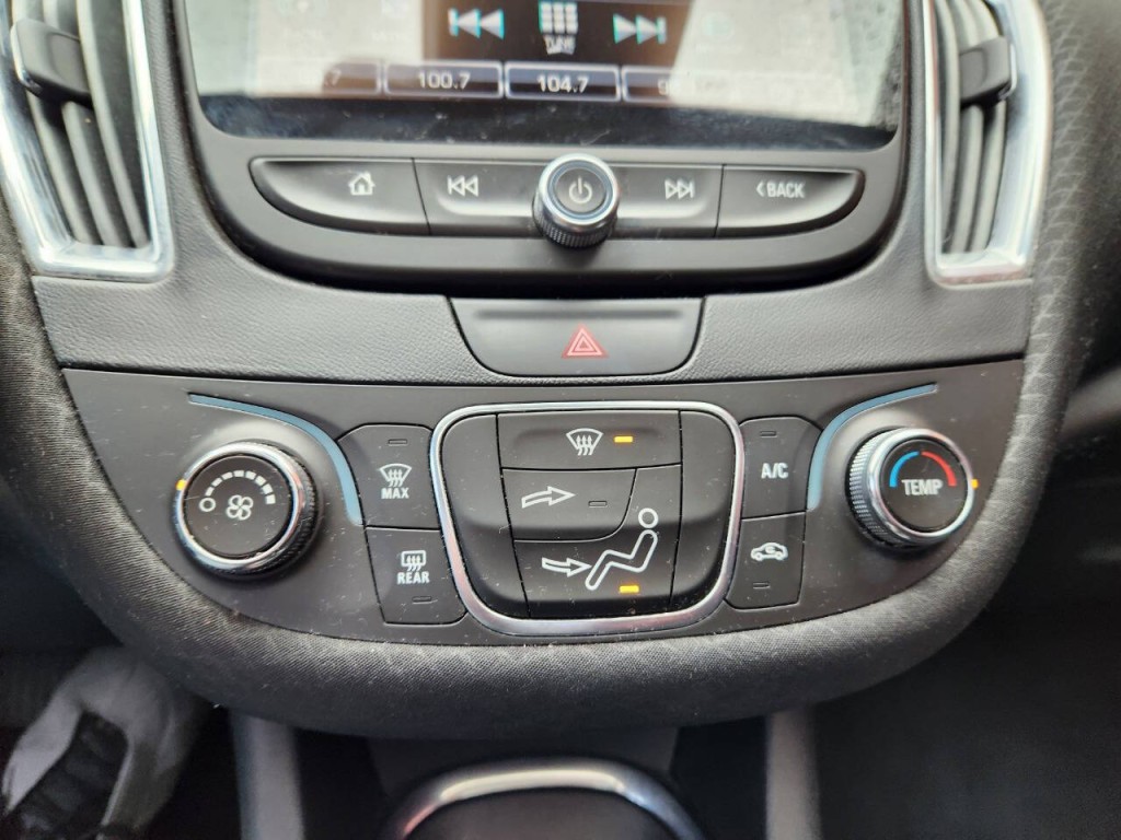 2017 Chevrolet Malibu Image 22