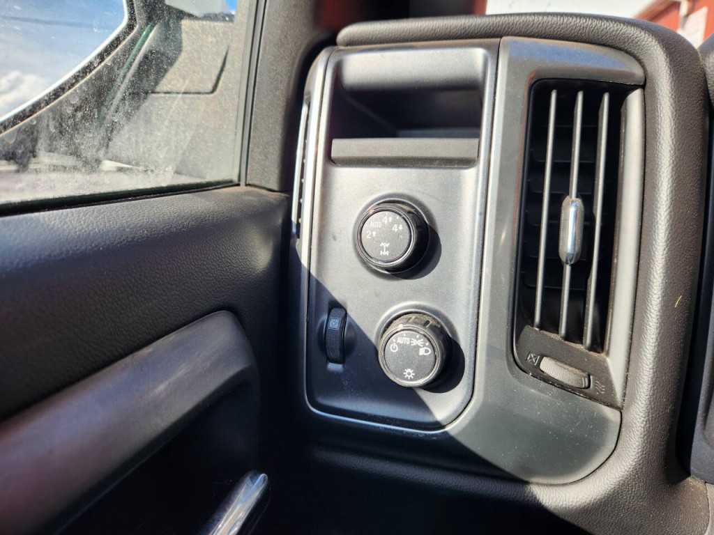 2015 Chevrolet Silverado 1500 Image 11