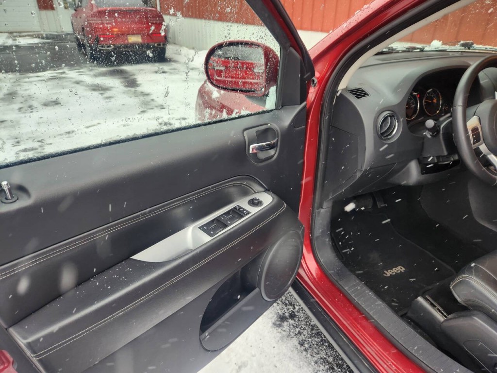 2017 Jeep Compass Image 18