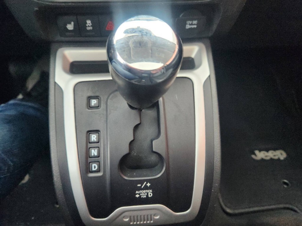 2017 Jeep Compass Image 25