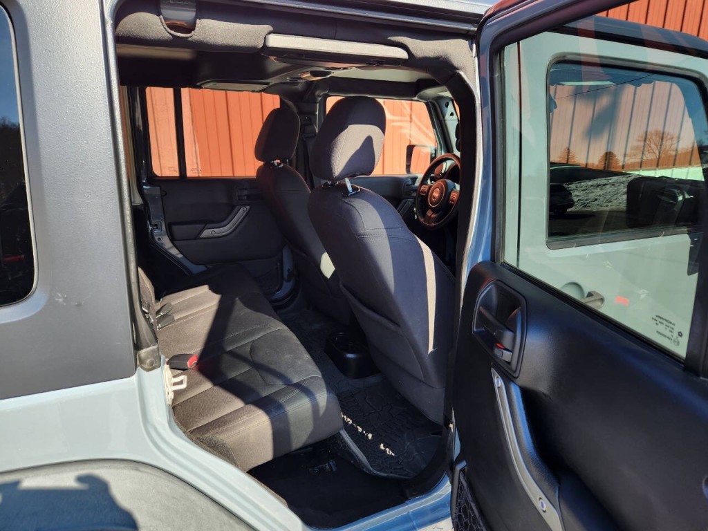 2015 Jeep Wrangler Unlimited Image 12