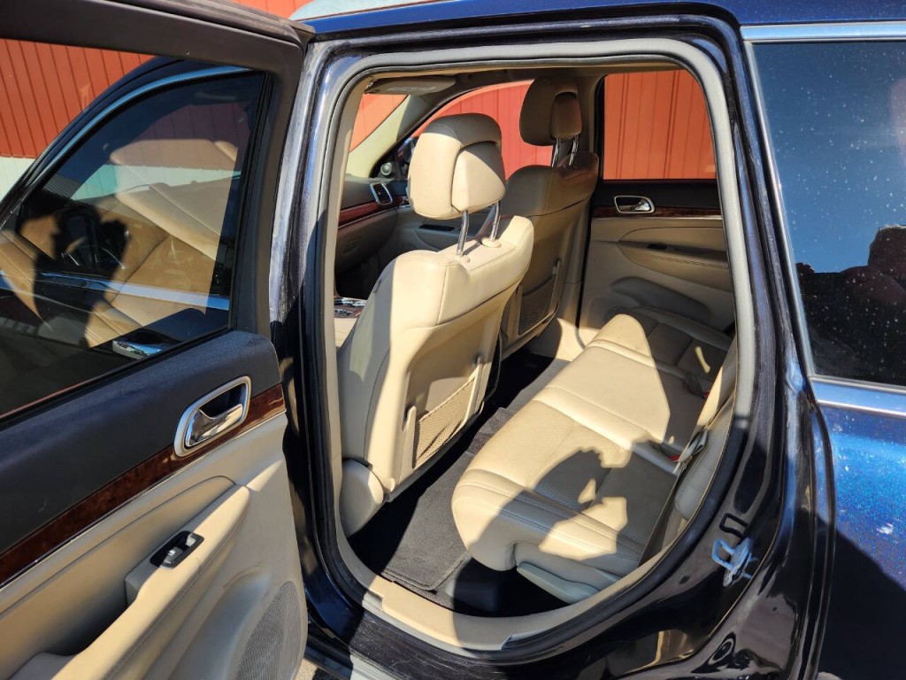 2011 Jeep Grand Cherokee Image 8