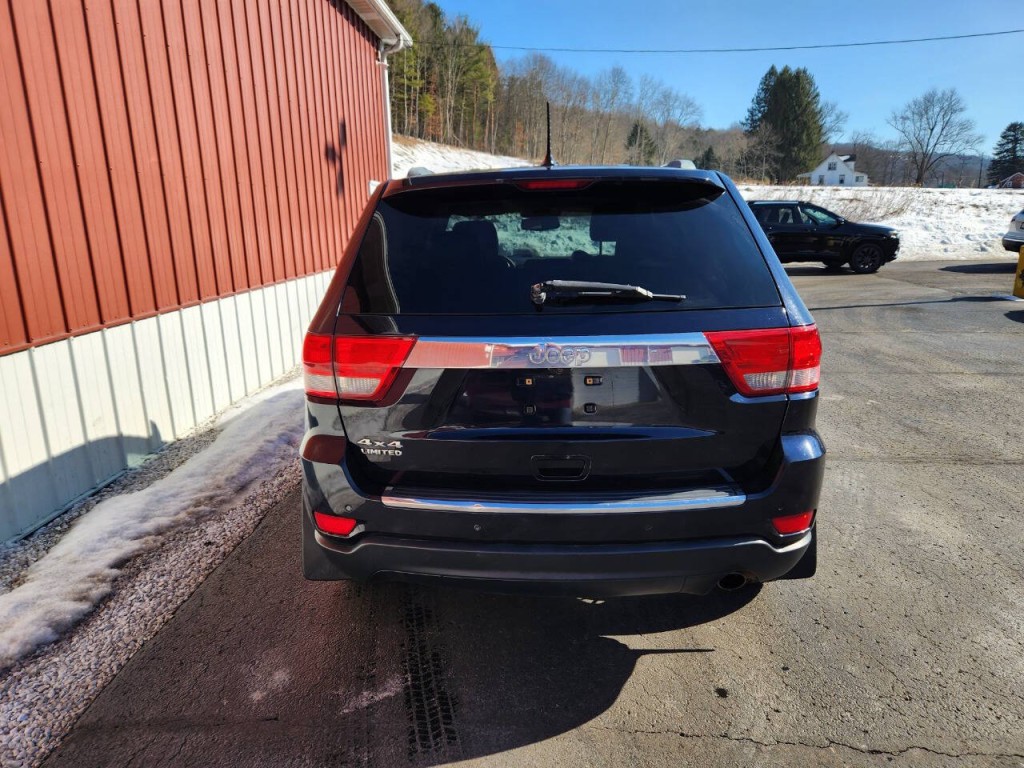 2011 Jeep Grand Cherokee Image 15