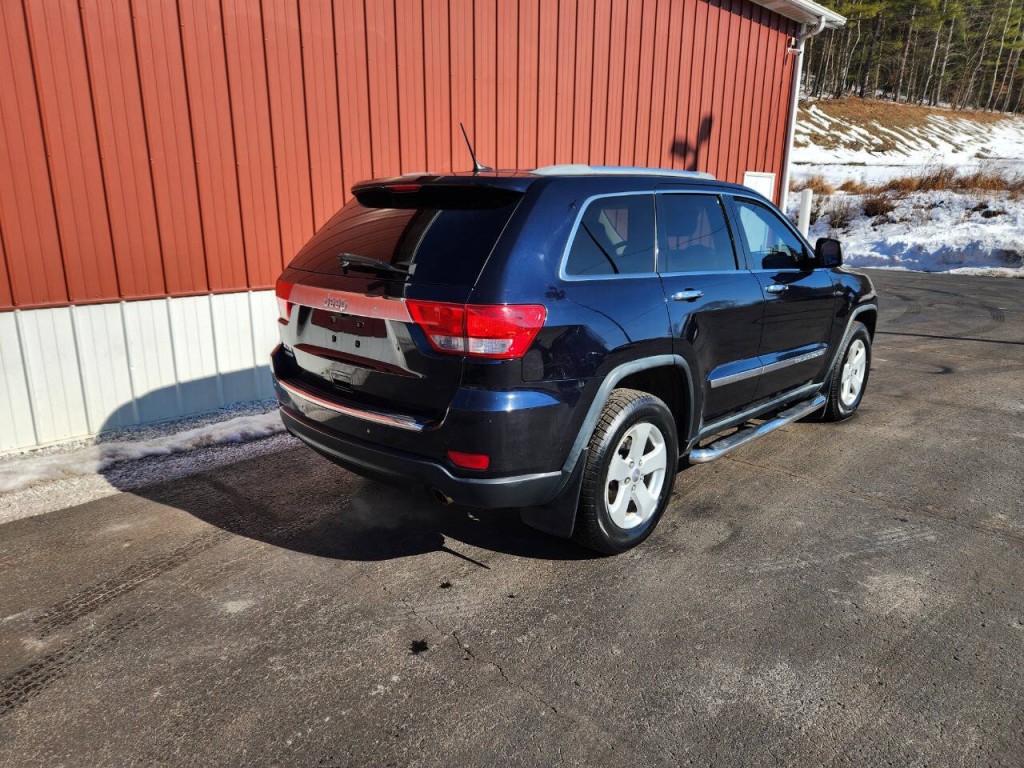 2011 Jeep Grand Cherokee Image 16