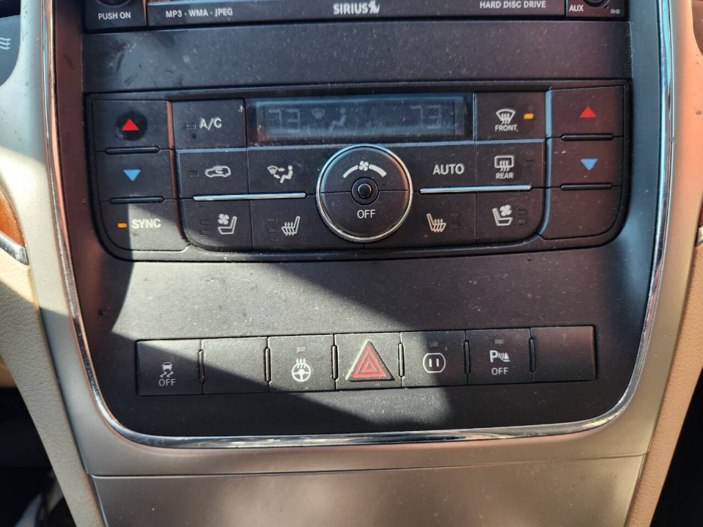 2011 Jeep Grand Cherokee Image 23