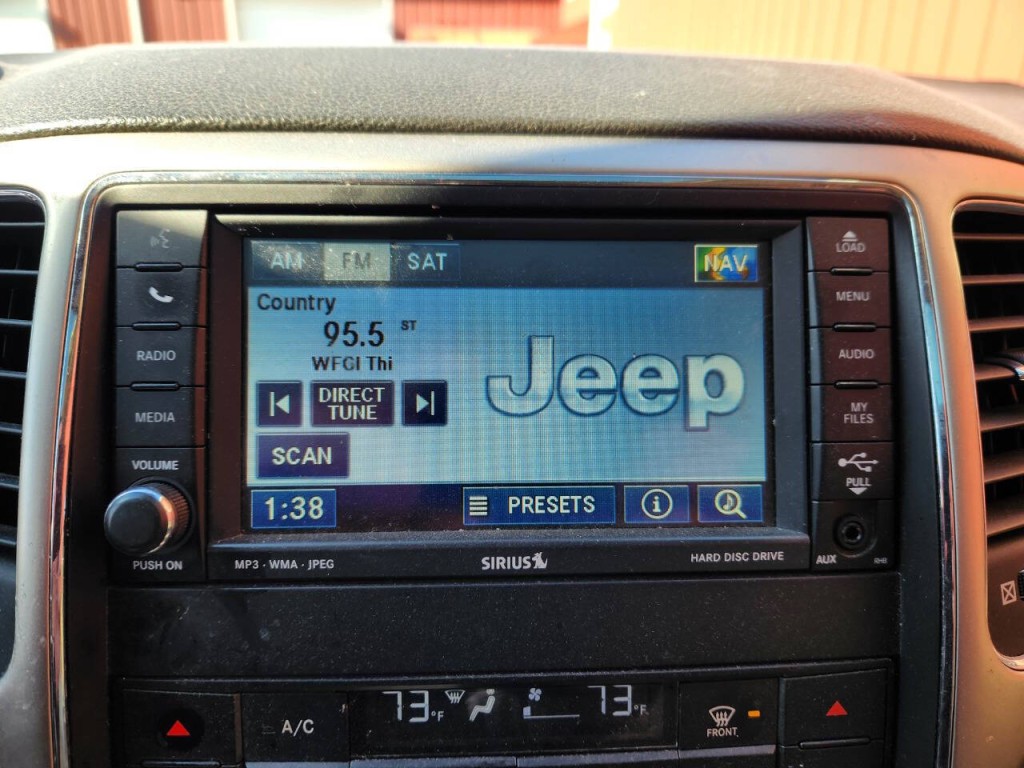 2011 Jeep Grand Cherokee Image 26