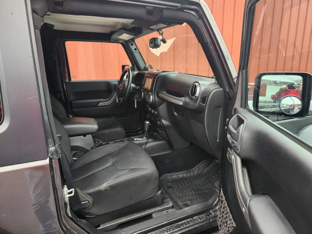 2014 Jeep Wrangler Image 16