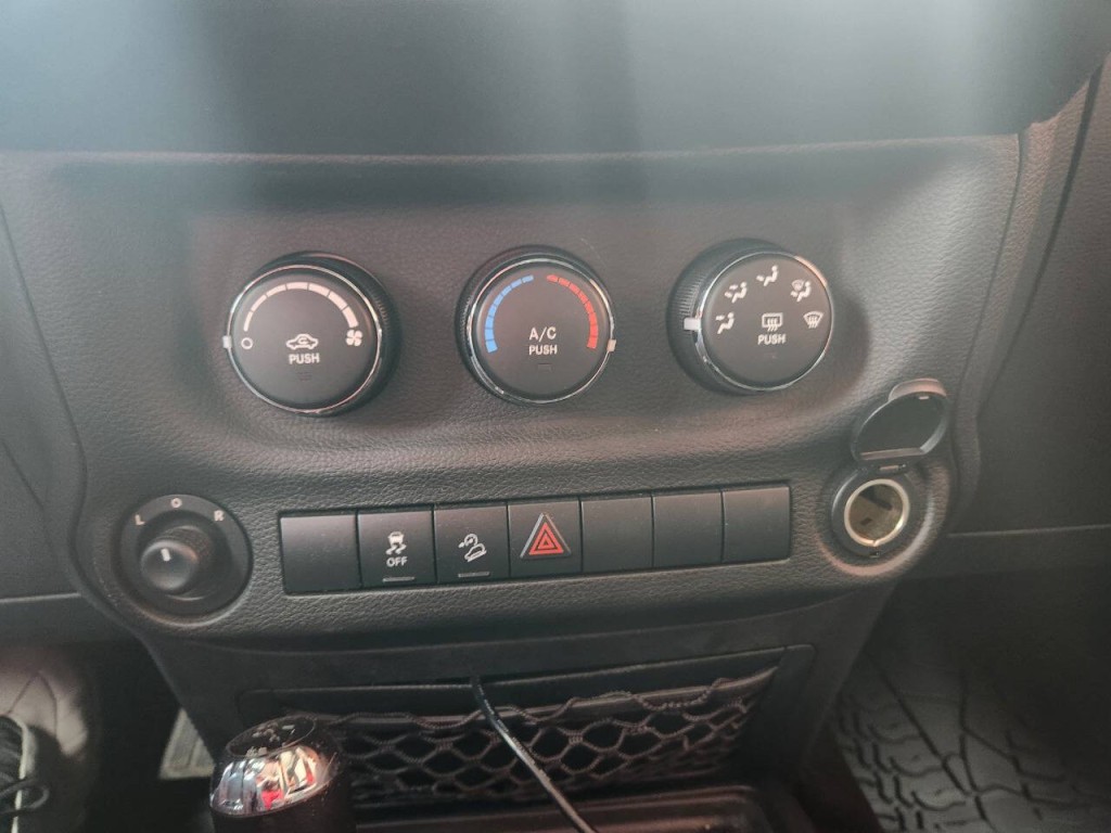 2014 Jeep Wrangler Image 17