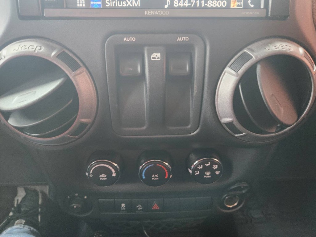 2014 Jeep Wrangler Image 20