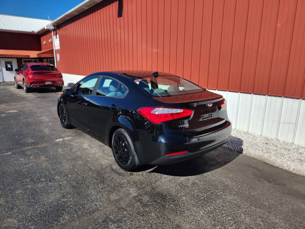 2016 Kia Forte Image 2