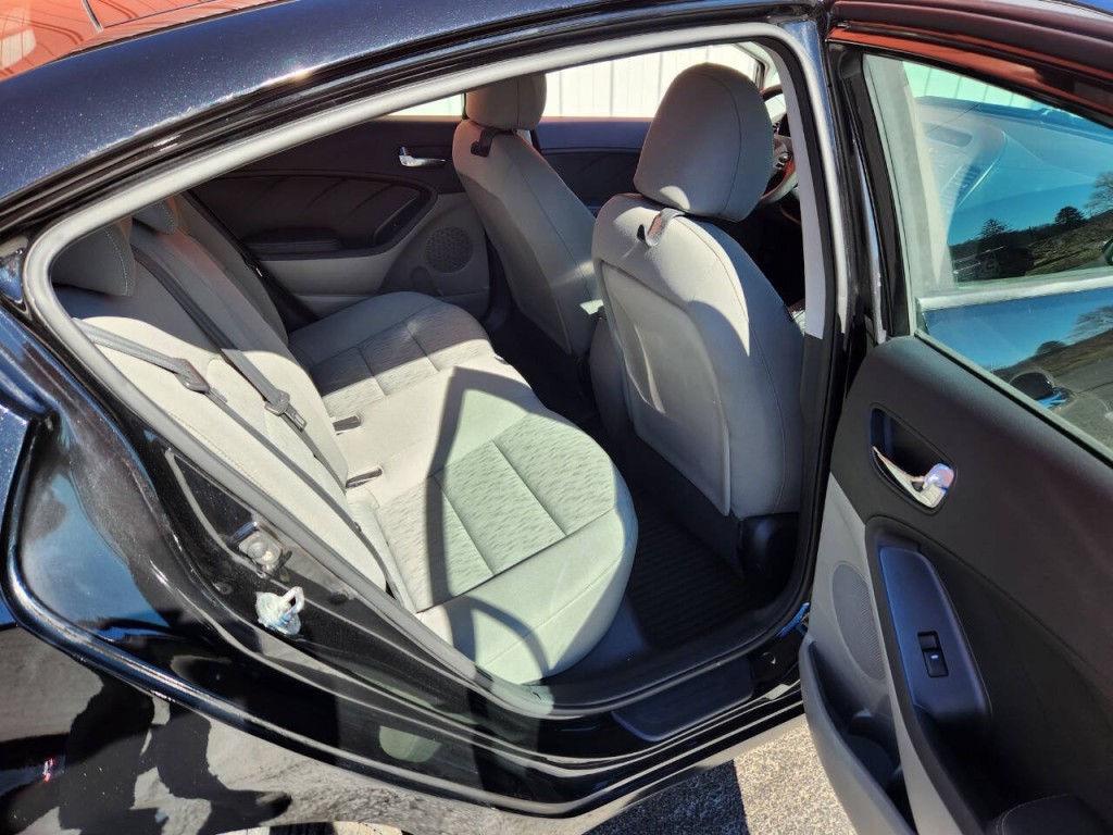 2016 Kia Forte Image 12