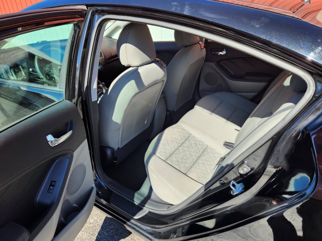 2016 Kia Forte Image 15