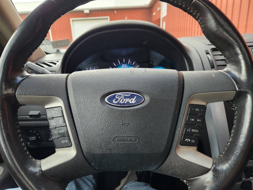 2011 Ford Fusion Image 17