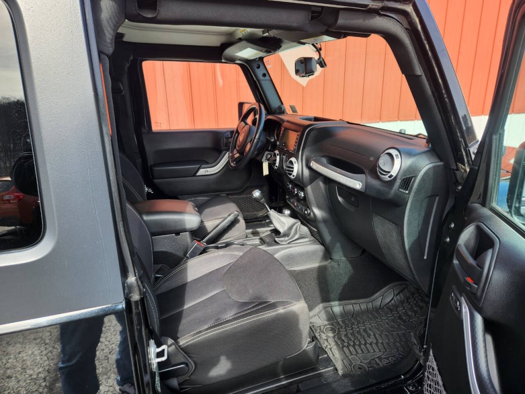 2014 Jeep Wrangler Image 13
