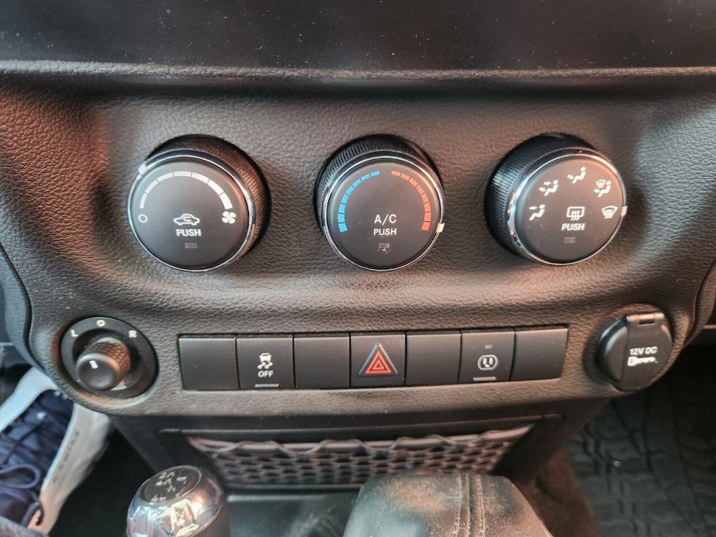 2014 Jeep Wrangler Image 16