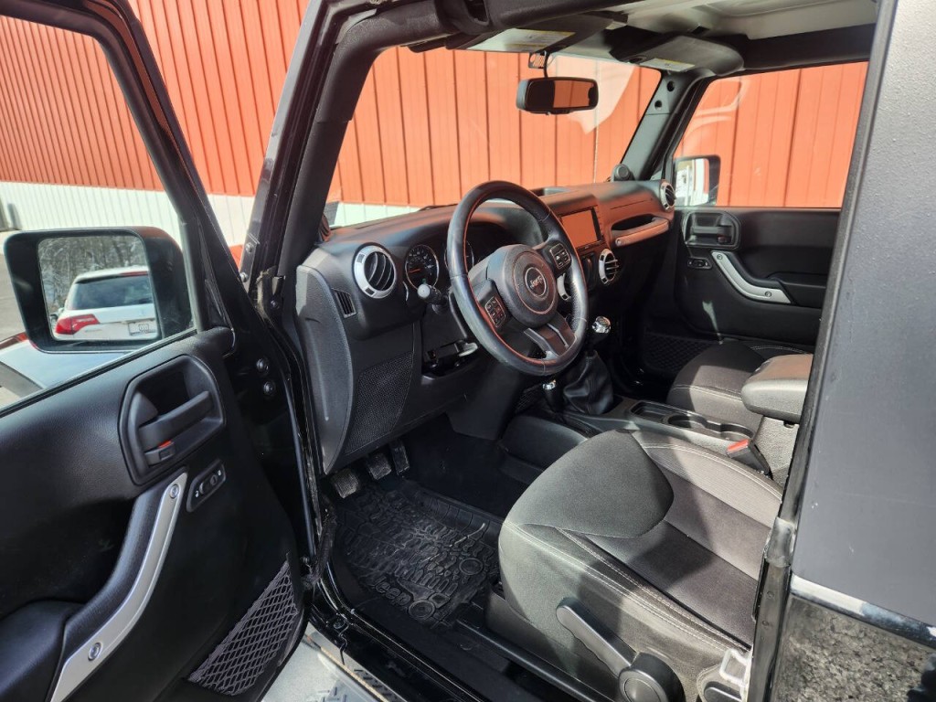 2014 Jeep Wrangler Image 22