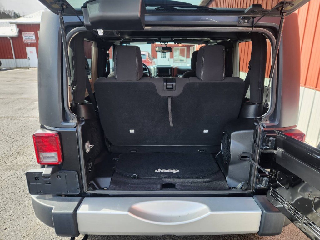 2014 Jeep Wrangler Image 24