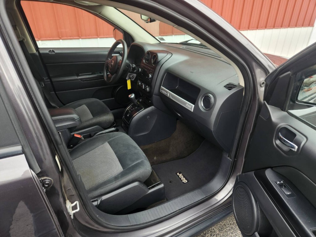 2016 Jeep Compass Image 11