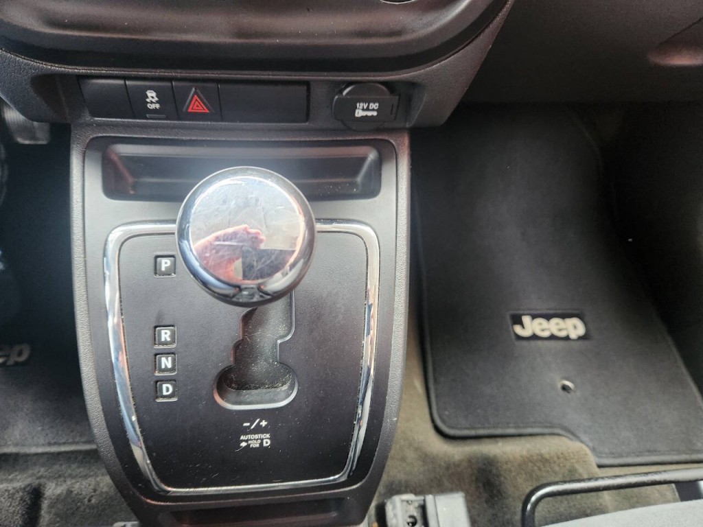 2016 Jeep Compass Image 16