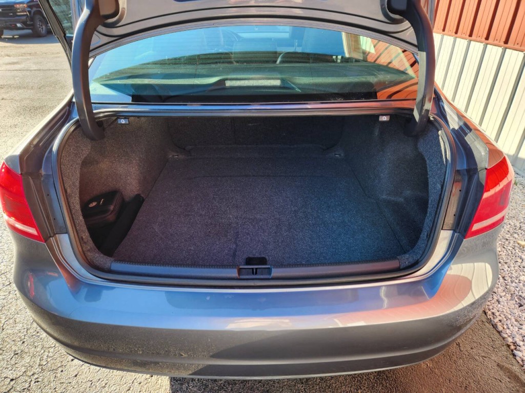 2015 Volkswagen Passat Image 8