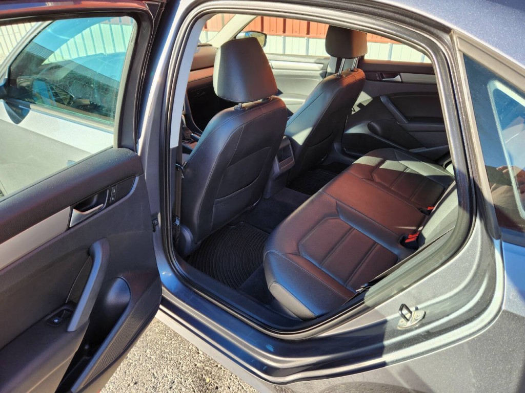 2015 Volkswagen Passat Image 10