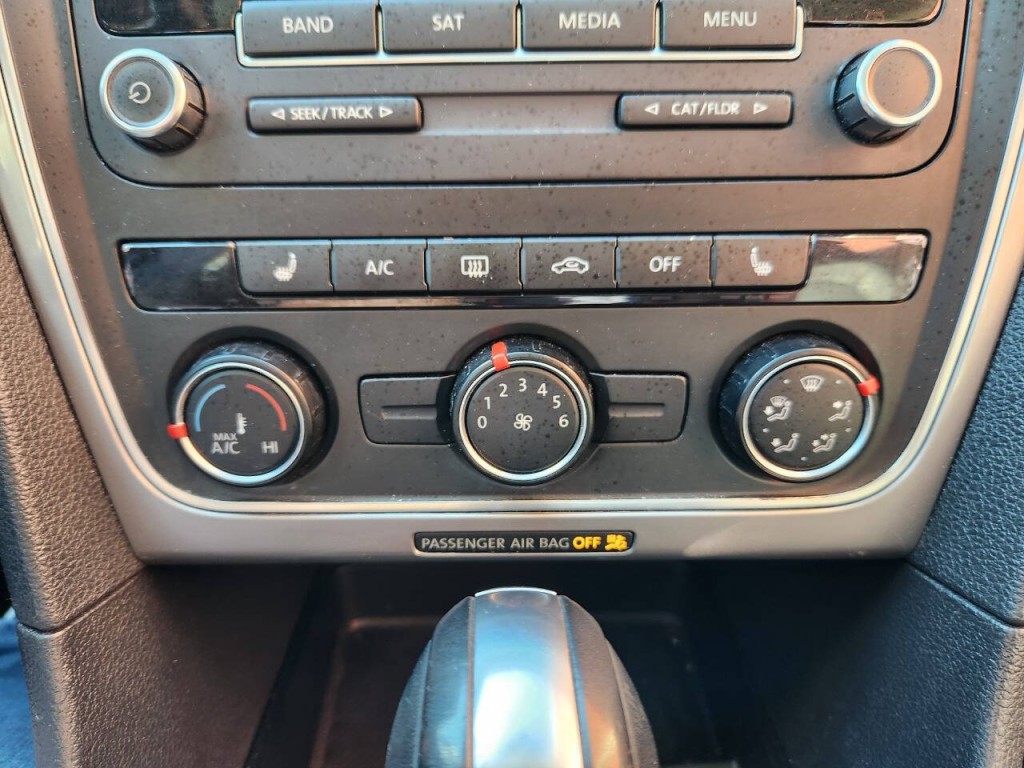 2015 Volkswagen Passat Image 16