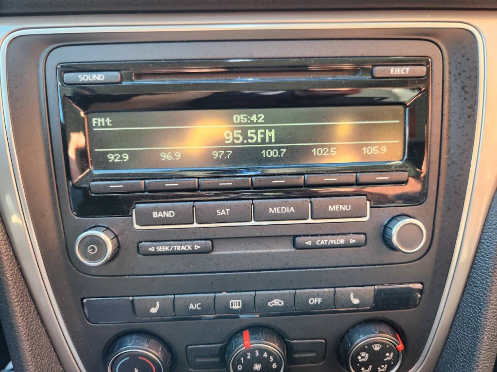 2015 Volkswagen Passat Image 17