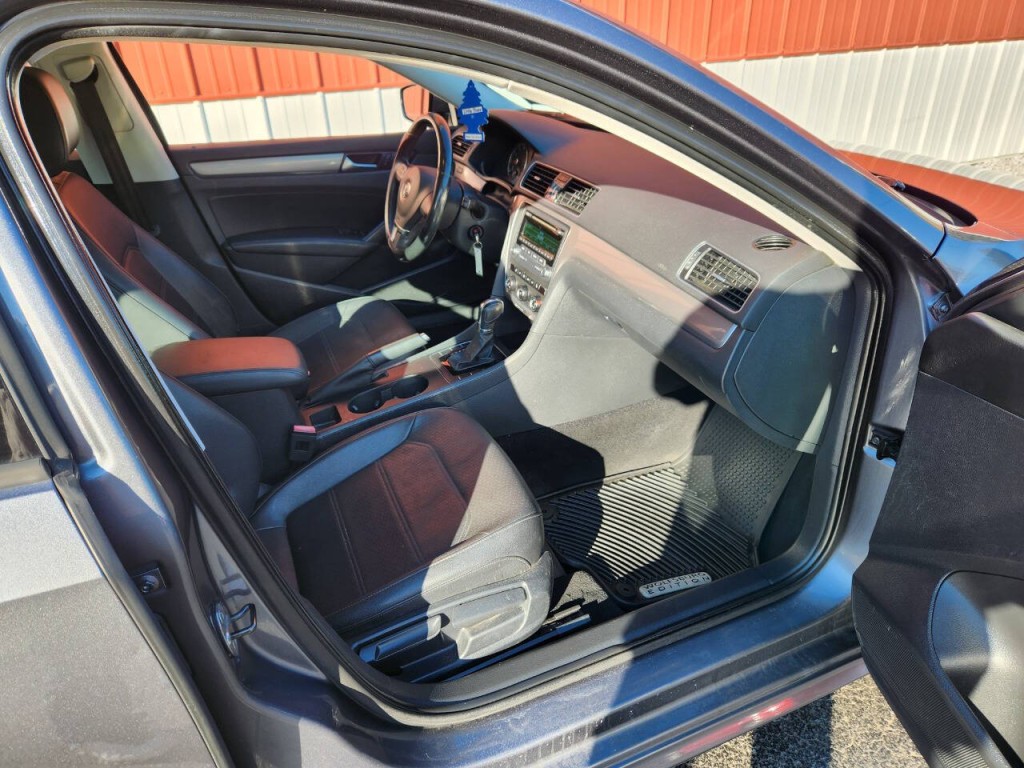 2015 Volkswagen Passat Image 22