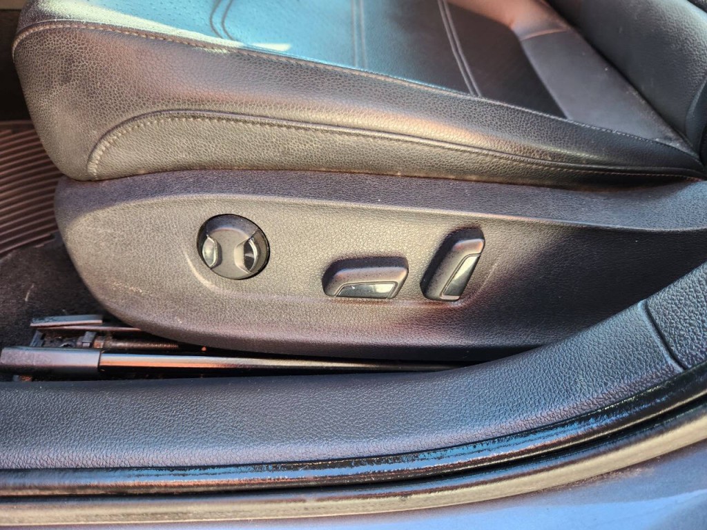 2015 Volkswagen Passat Image 25