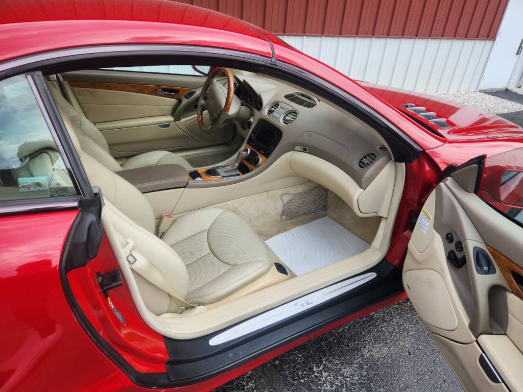 2005 Mercedes-Benz SL-Class Image 11