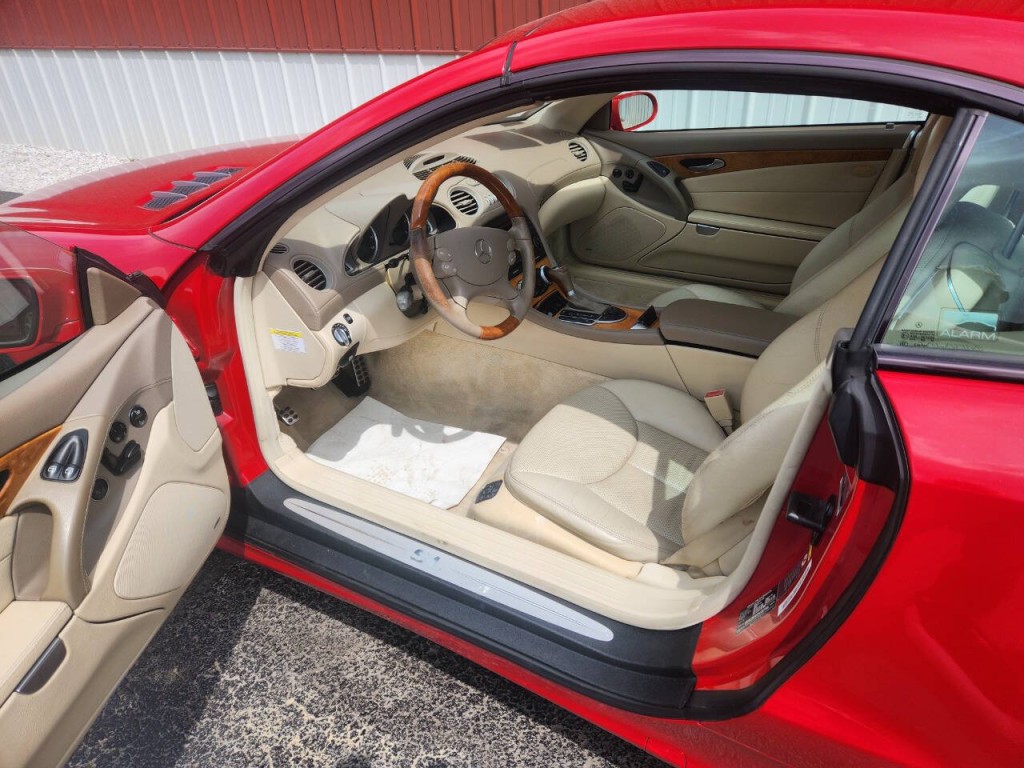 2005 Mercedes-Benz SL-Class Image 12