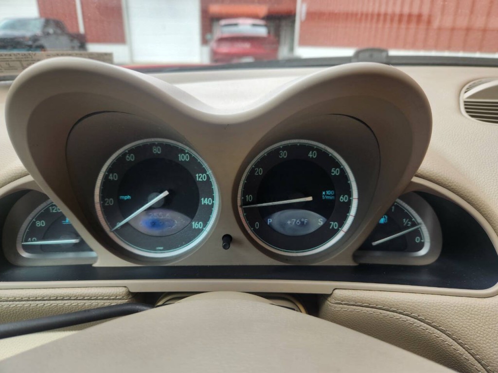 2005 Mercedes-Benz SL-Class Image 16