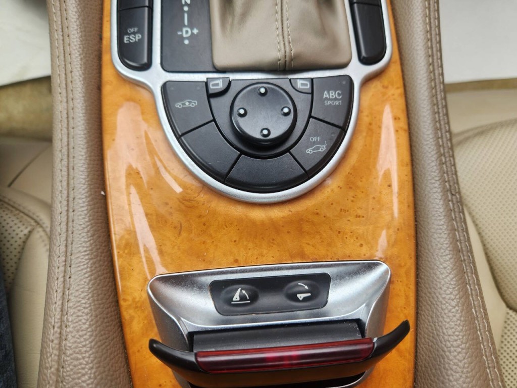2005 Mercedes-Benz SL-Class Image 20